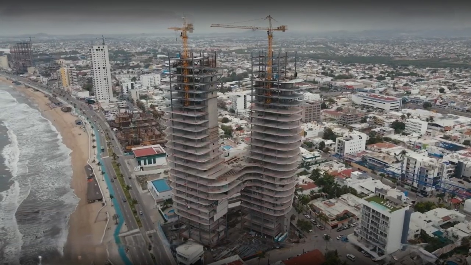 Stelarhe sobre el Malecón de Mazatlán